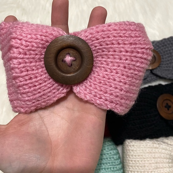 6 Pack of Winter Knit Baby Headbands With Buttons - Picture 3 of 6